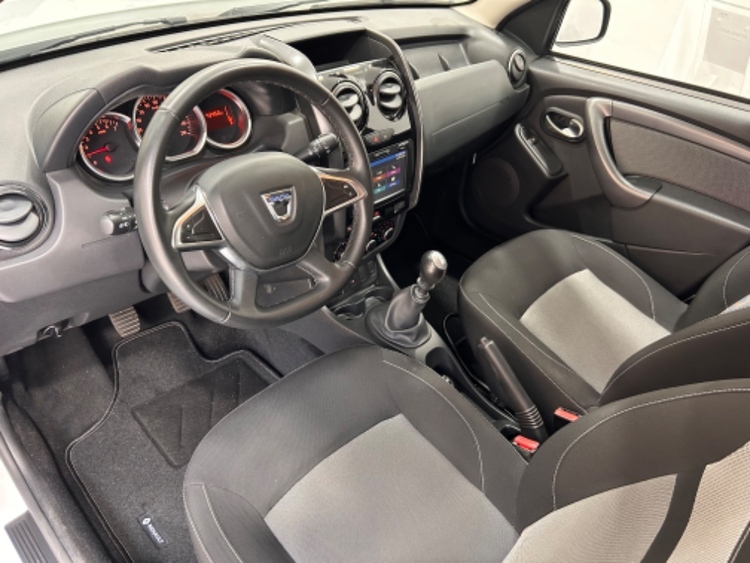 Dacia Duster Black Shadow 4x2 foto 13