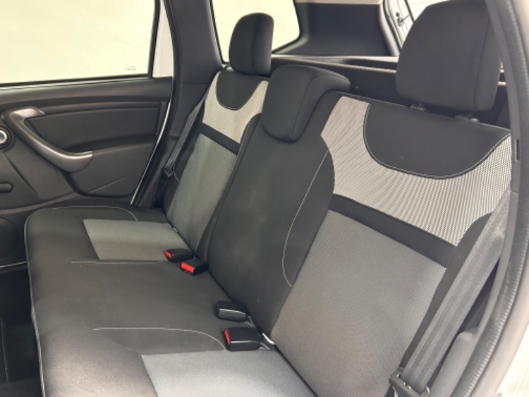 Dacia Duster Black Shadow 4x2 foto 17