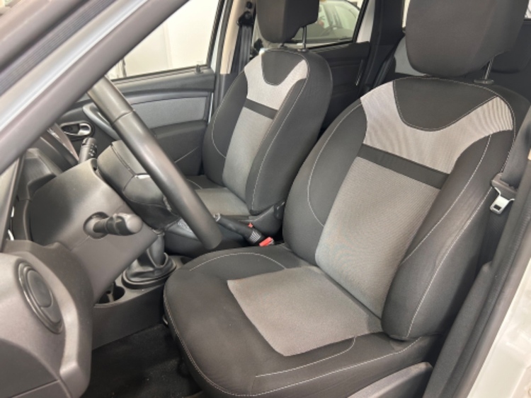Dacia Duster Black Shadow 4x2 foto 8