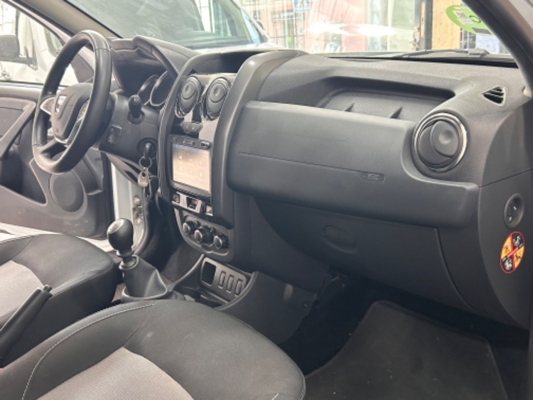 Dacia Duster Black Shadow 4x2 foto 11